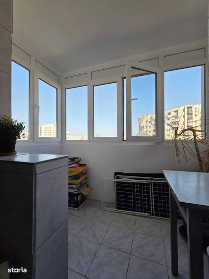 Apartament cu 3 camere decomandat în Titan
