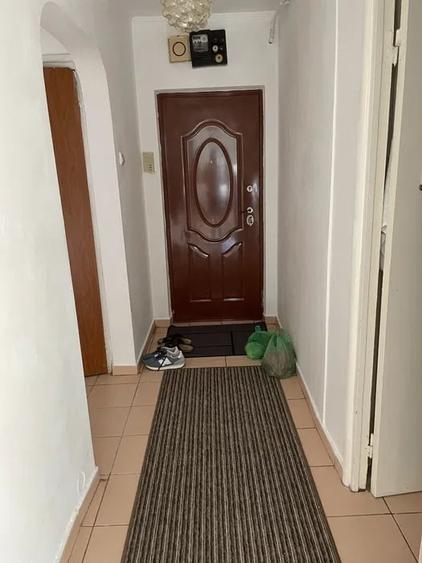 Apartament cu 2 camere decomandat, mobilat în Titan