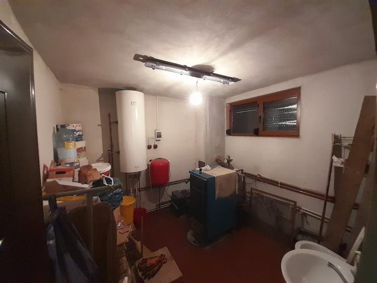 Casă individuală cu 5 camere cu Canalizare în Nord