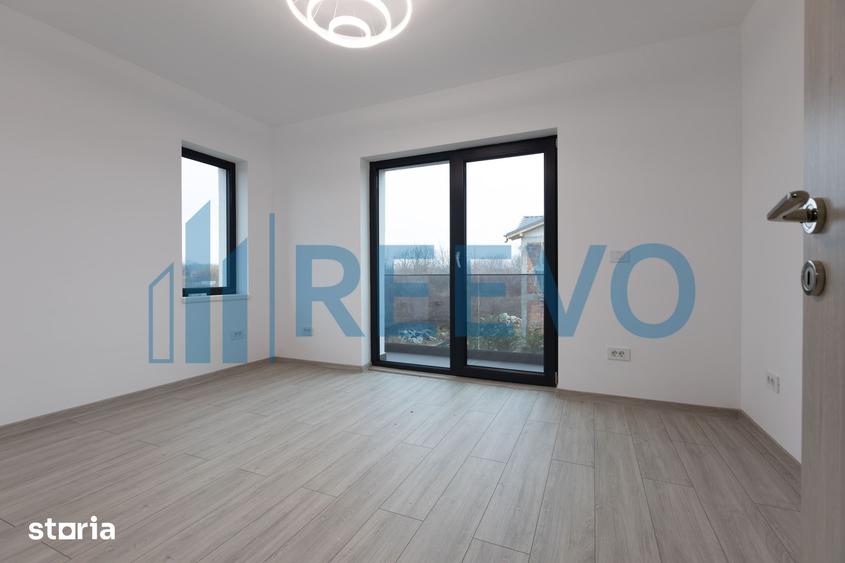 Casă cu 5 camere cu Teren 400 Mp în Gherăiești