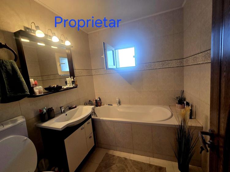 Apartament cu 3 camere decomandat în Carrefour