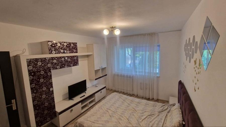 Apartament cu 3 camere decomandat în Micro 38