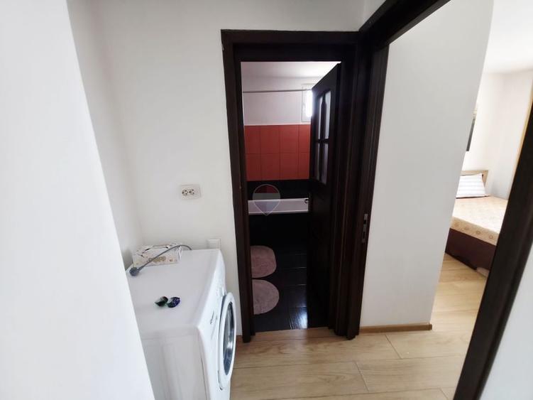 Apartament cu 3 camere decomandat, mobilat în Central