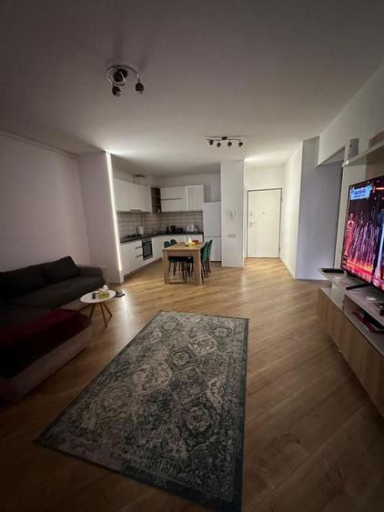 Apartament cu 3 camere semidecomandat în Pipera