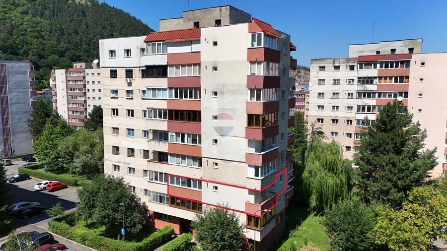 Apartament cu 4 camere decomandat în Răcădău