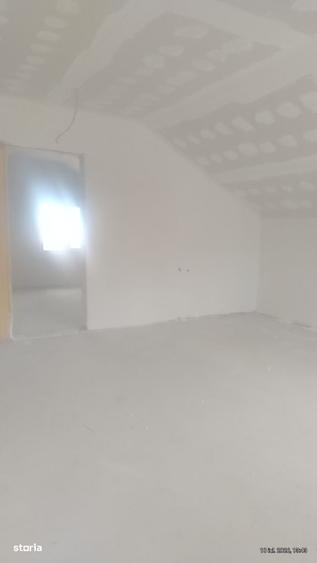 Casă cu 4 camere în Lumina