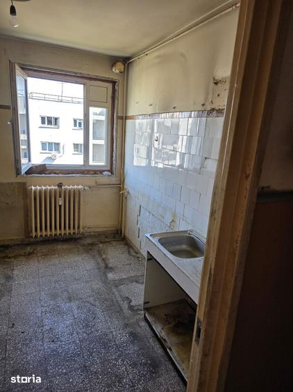 Apartament cu 3 camere semidecomandat în Titan
