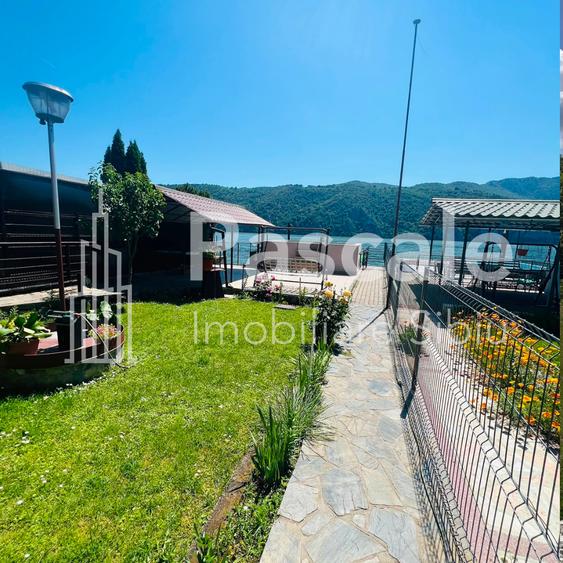 Casă individuală cu 4 camere cu Piscina în Eșelnița