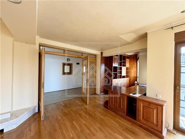 Apartament cu 2 camere decomandat, mobilat în Hipodrom 2