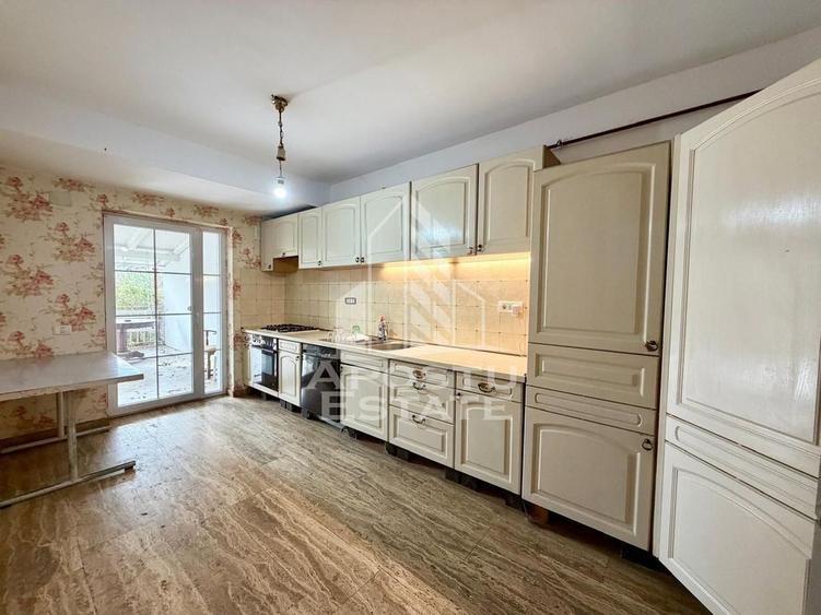 Jumatate de Duplex, 5 camere, 4 bai, PetFriendly, curte, ... - 16