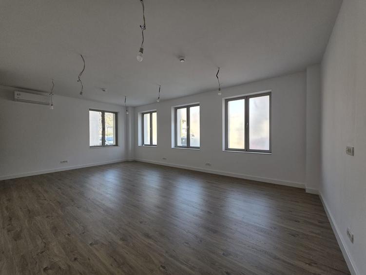 Apartament cu 3 camere decomandat, mobilat în P-ța Universității