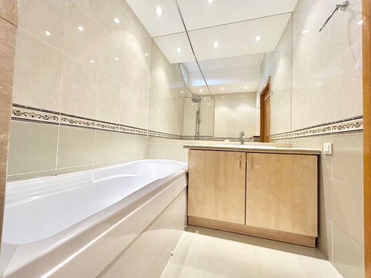 Duplex cu 6 camere cu Piscina în Iancu Nicolae