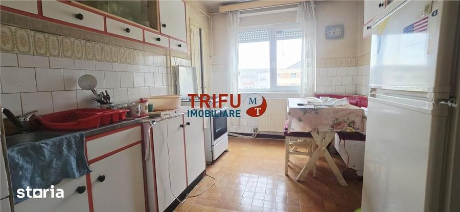Apartament cu 3 camere decomandat în Cetate