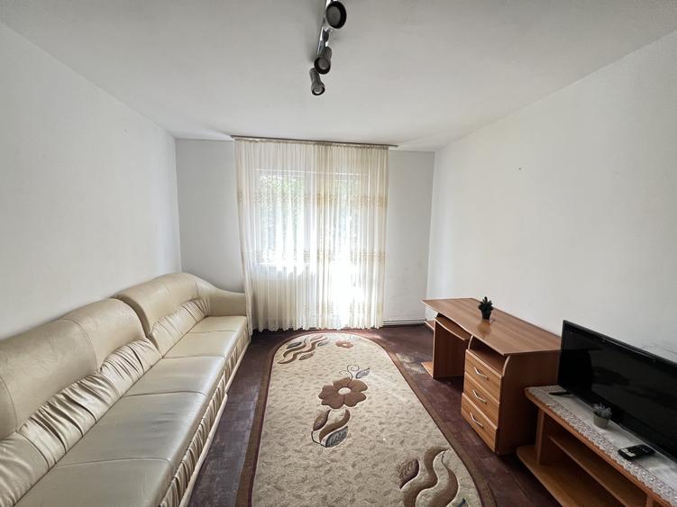 Apartament cu 2 camere semidecomandat, mobilat în Florilor