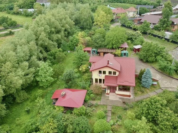 Casă cu 6 camere cu Teren 8800 Mp în Gura Văii