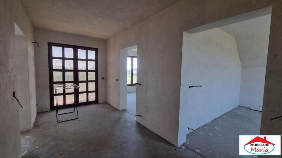 Casă cu 5 camere cu Teren 2220 Mp în Cionchești