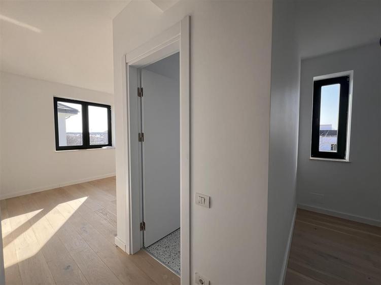 Casă individuală cu 9 camere cu Canalizare în Corbeanca