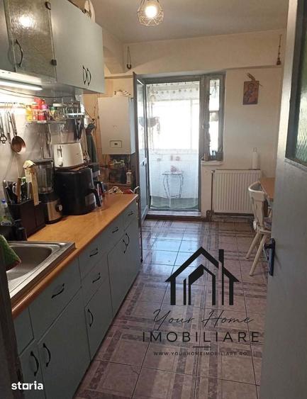 Apartament cu 3 camere decomandat în Sărari