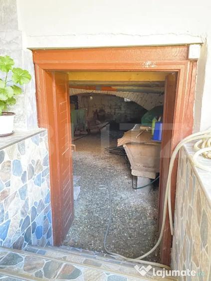 Casă cu 3 camere cu Teren 3687 Mp în Livezile
