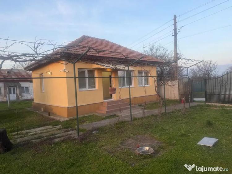 Casă cu 3 camere cu Teren 1090 Mp în Pielești
