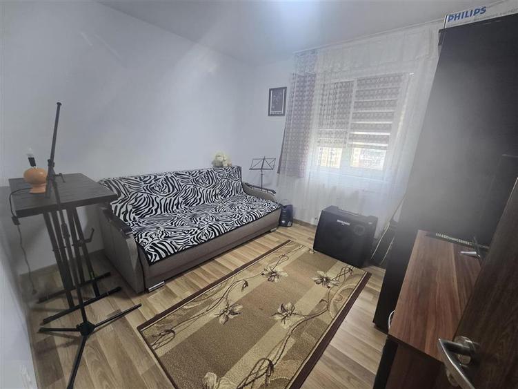 Apartament cu 2 camere decomandat, mobilat în Central