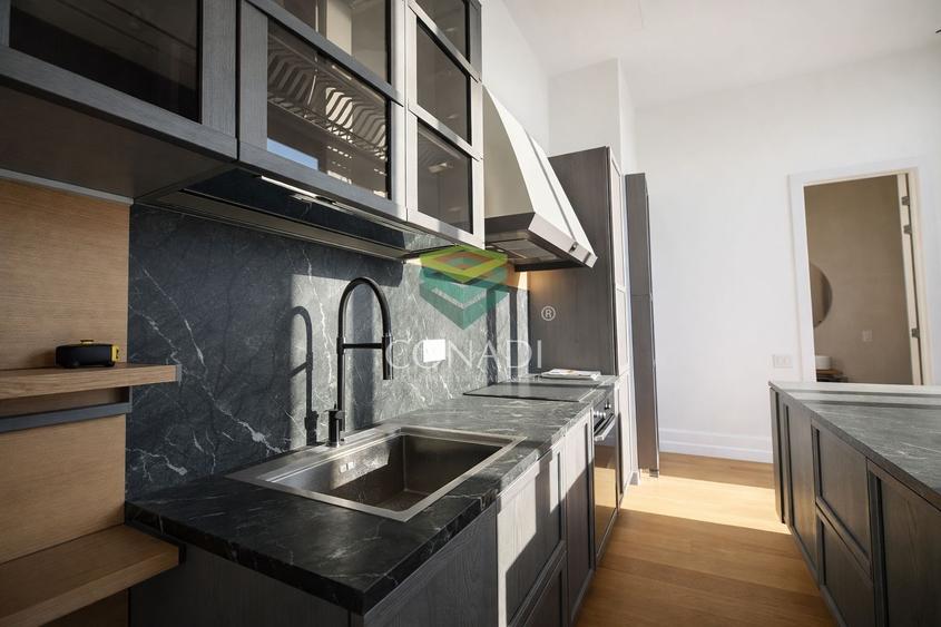 Apartament cu 5 camere decomandat în Dacia