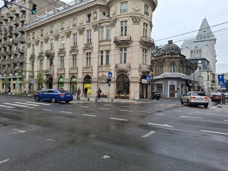 Spațiu comercial, de 60 mp, în Universitate