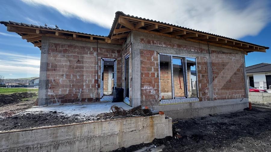 Casă individuală cu 4 camere cu Canalizare în Nord