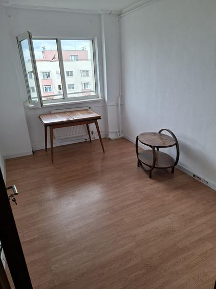 Apartament cu 3 camere decomandat în Pantelimon