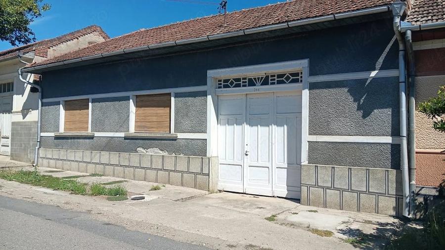 Casă cu 3 camere cu Teren 1169 Mp în Lăpușnicu Mare