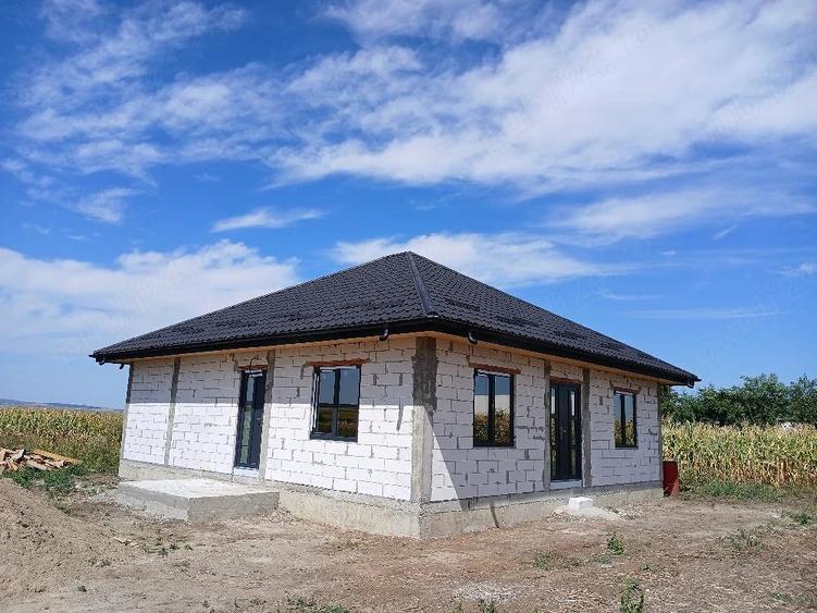 Casă cu Teren 800 Mp în Cătămărești