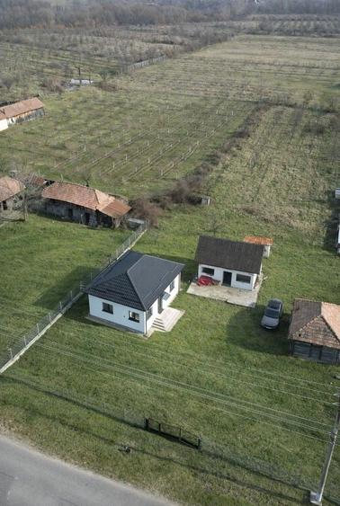 Casă individuală cu 2 camere cu Canalizare în Dănicei