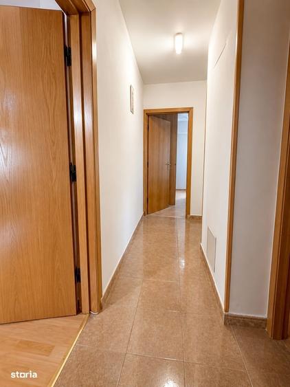 Apartament cu 3 camere decomandat în Tineretului