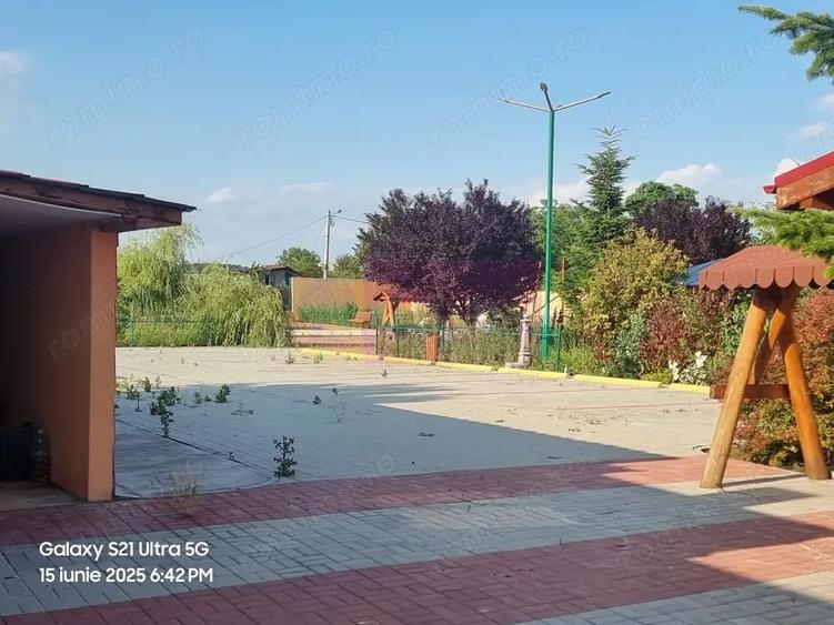 Casă cu 10 camere cu Canalizare în Teișori