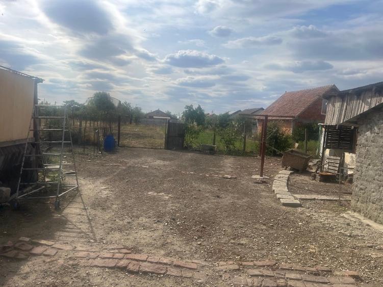 Casă individuală cu 4 camere cu Canalizare în Sânmihaiu Român