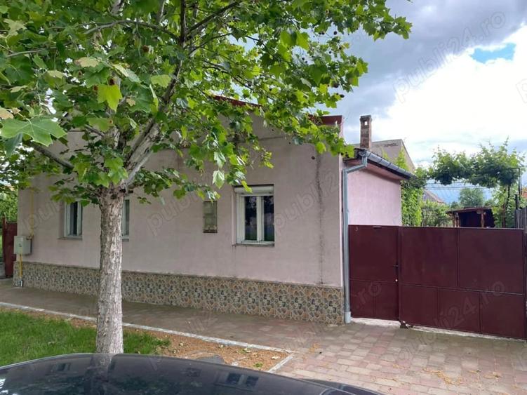 Casă cu 4 camere cu Teren 1141 Mp în Central