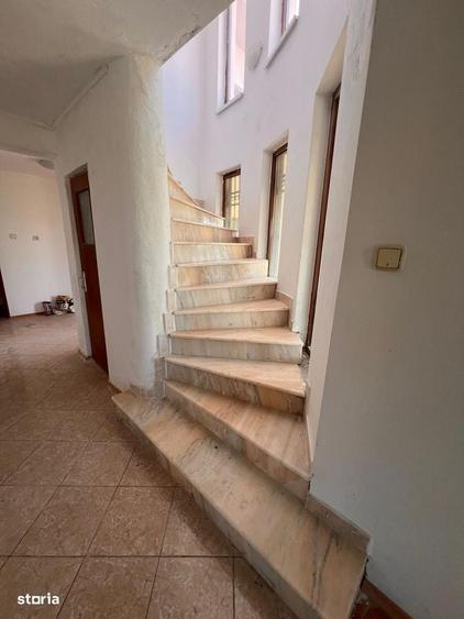 Casă cu 4 camere în Aurești