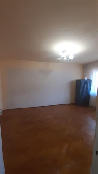 Apartament cu 2 camere decomandat în Petros
