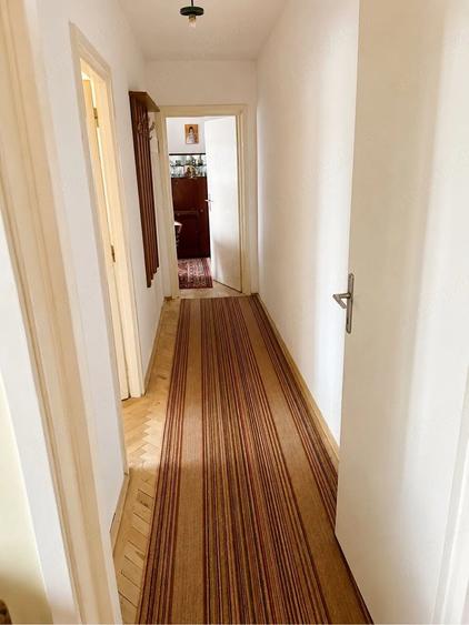 Apartament cu 3 camere semidecomandat în Central