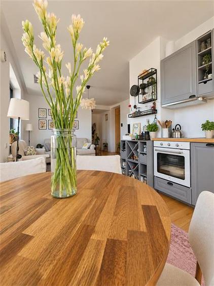 Apartament cu 3 camere decomandat, mobilat în Tunari