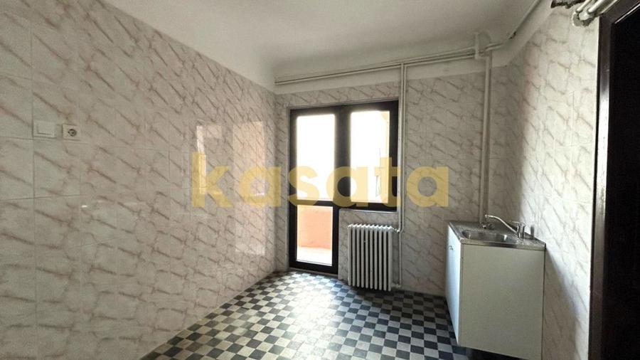 Apartament cu 4 camere circular în Banu Manta