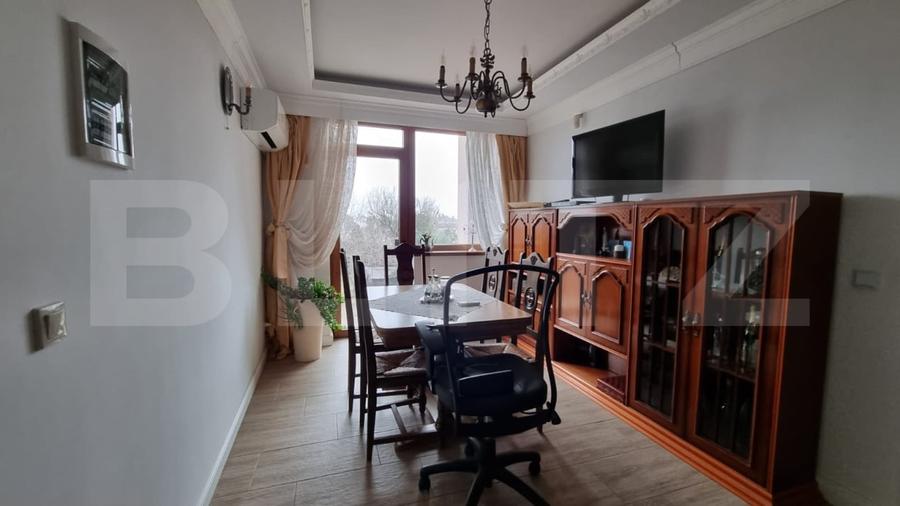 Casă individuală cu 8 camere cu Canalizare în Titulescu