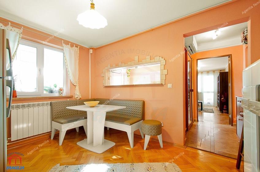 Apartament cu 4 camere semidecomandat, mobilat în Micro 20