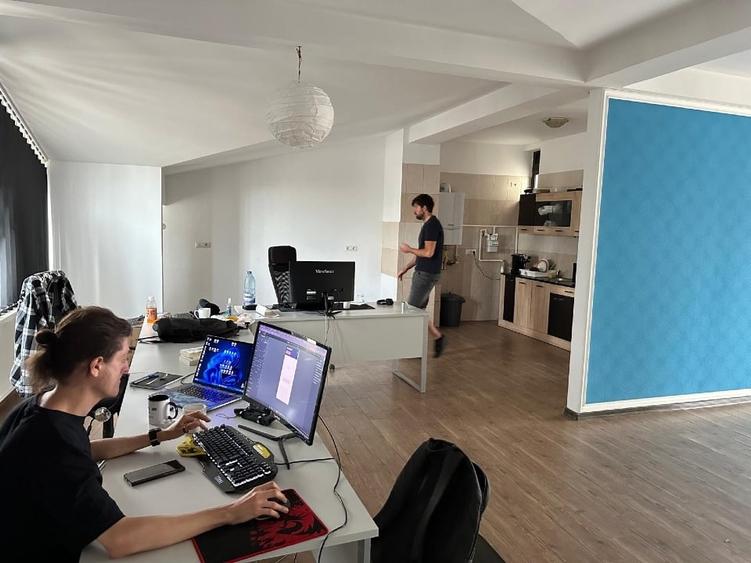 Spatiu  de inchiriat 110 mp , open space in imobil nou dotat cu lift  la et 4 - 5