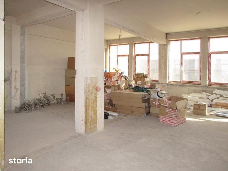 Spațiu comercial, de 1,440 mp, în Bartolomeu