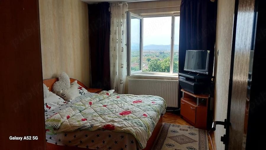 Inchiriez apartament 3 camere decomandat complet utilat in Onesti E. REBREANU LIFT NOU 300E - 2