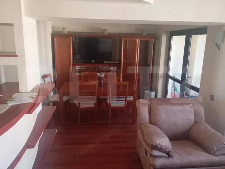 Apartament cu 4 camere decomandat, mobilat în Ultracentral