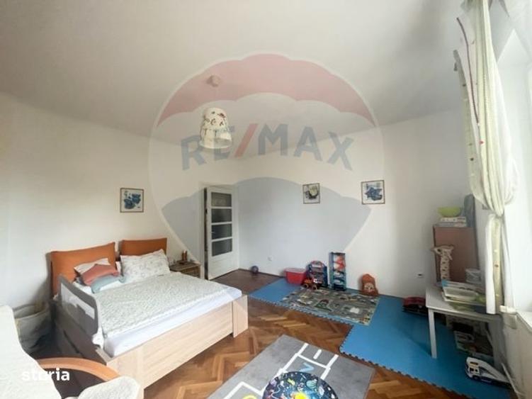 Apartament cu 4 camere, mobilat în Sub Arini