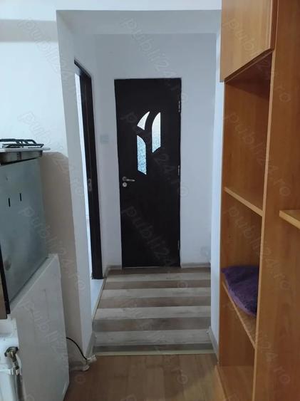 Apartament cu 2 camere semidecomandat în Titu