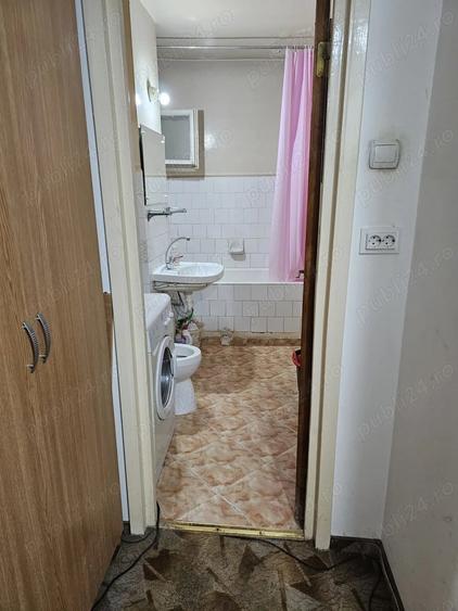 Apartament cu 3 camere semidecomandat în Gorjului